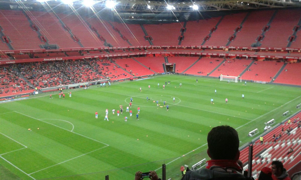 OsdeBegonte's tweet photo. Membros desta peña desprazados a Bilbao,animando ao CD Lugo en San Mamés!!!.Forza Lugo!!! https://t.co/b4UouN8Dkv