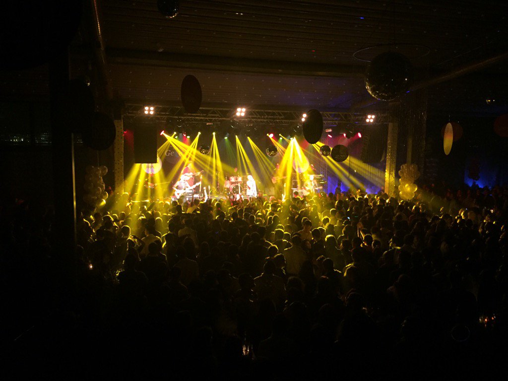 havvadilmen's tweet image. Ele güne karşı PwC çok eğleniyor #pwcparty2016