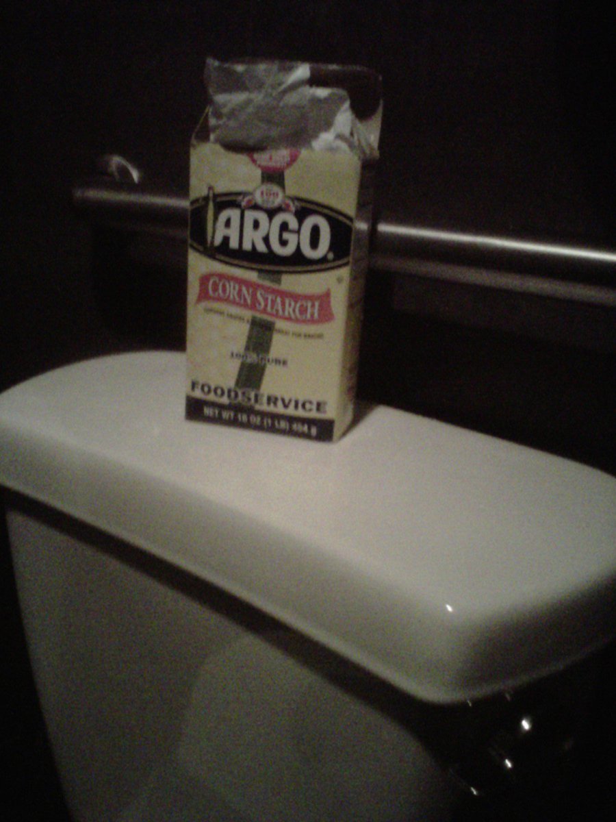 ColibriKerfufle's tweet image. Holiday Hosting Pro tip - men&apos;s restroom not complete without corn starch #hostinghacks  #holidayshopping