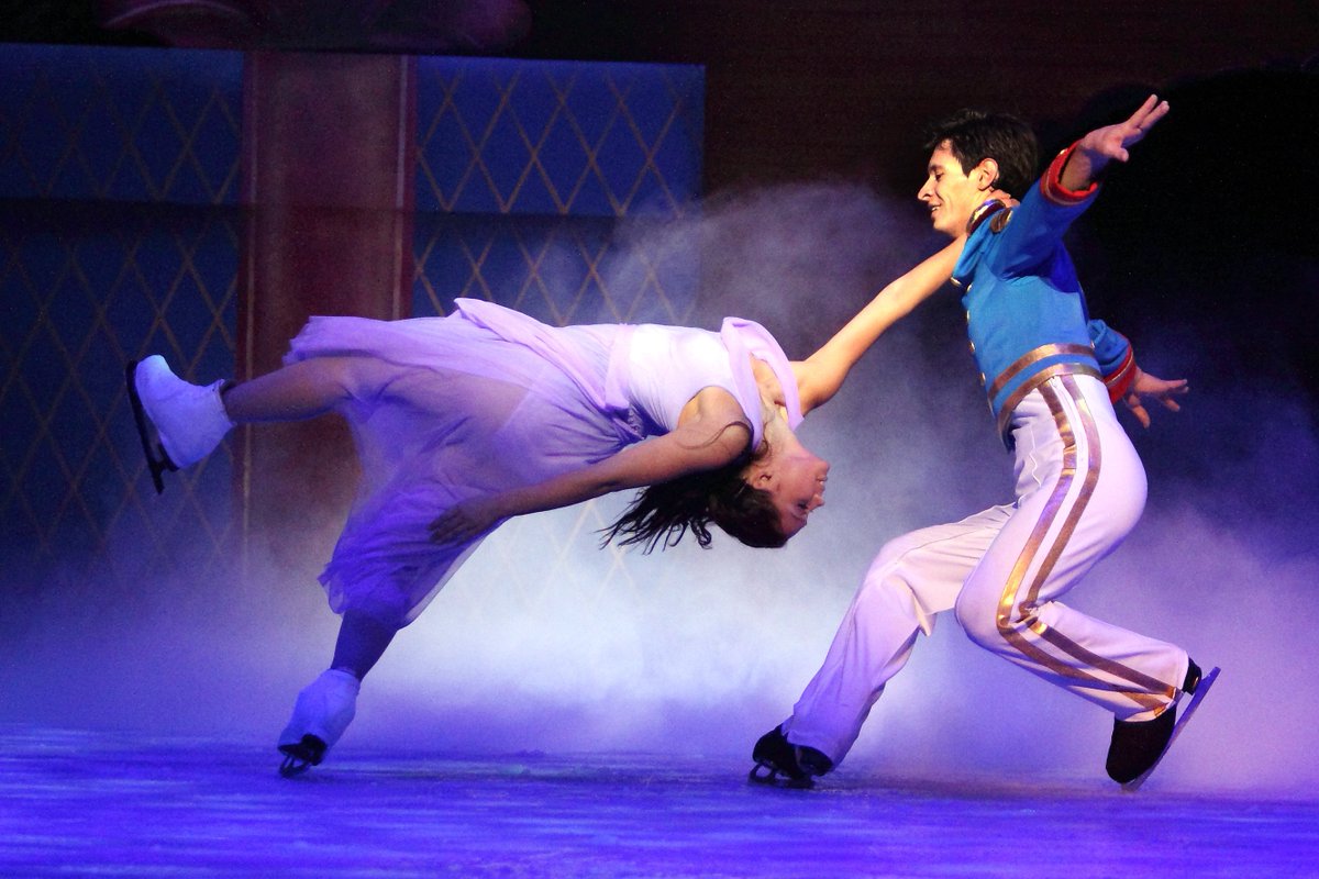 VL_Entertainmnt's tweet photo. In de vakantie naar het theater? Boek uw tickets voor #NotenkrakeronIce en #BaantjerLIVE via https://t.co/moIjuq16uX https://t.co/9oP5gCTiPj