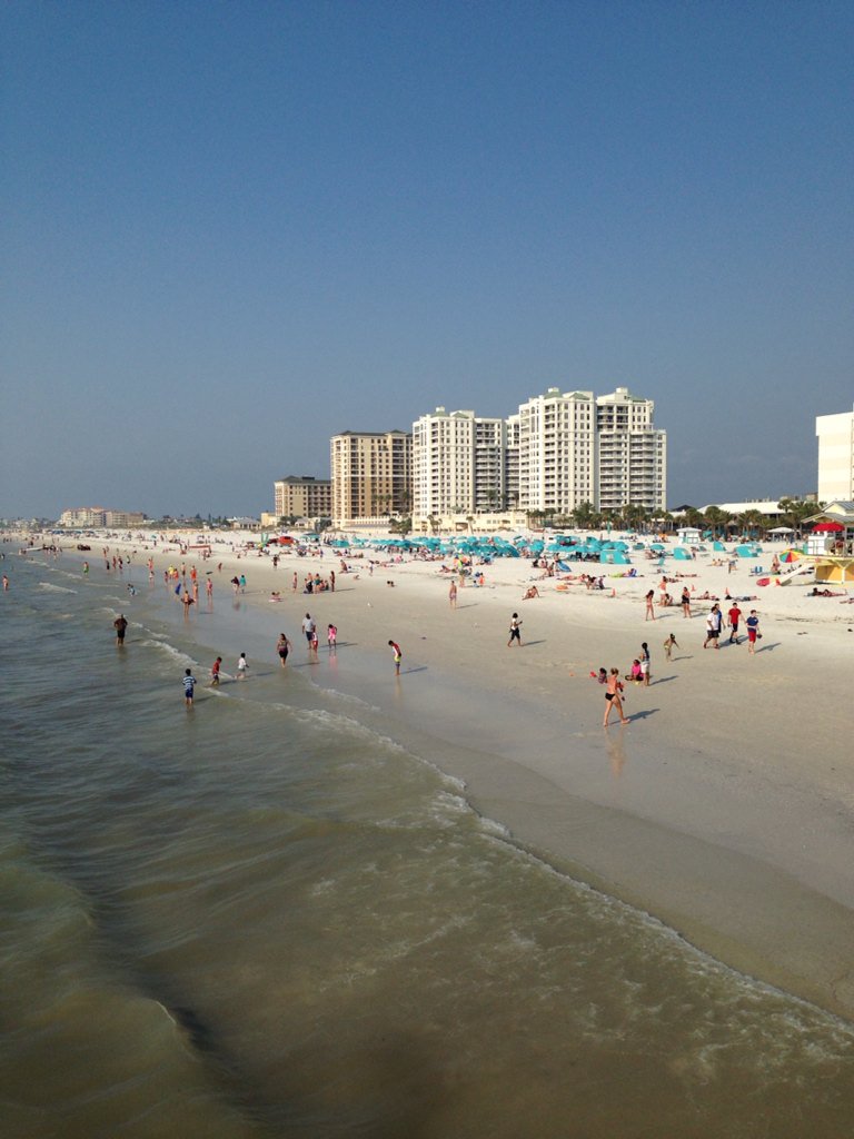 101Boating's tweet photo. The choice is obvious #SandVsSnow @MyClearwater https://t.co/NPrUjnO7I6