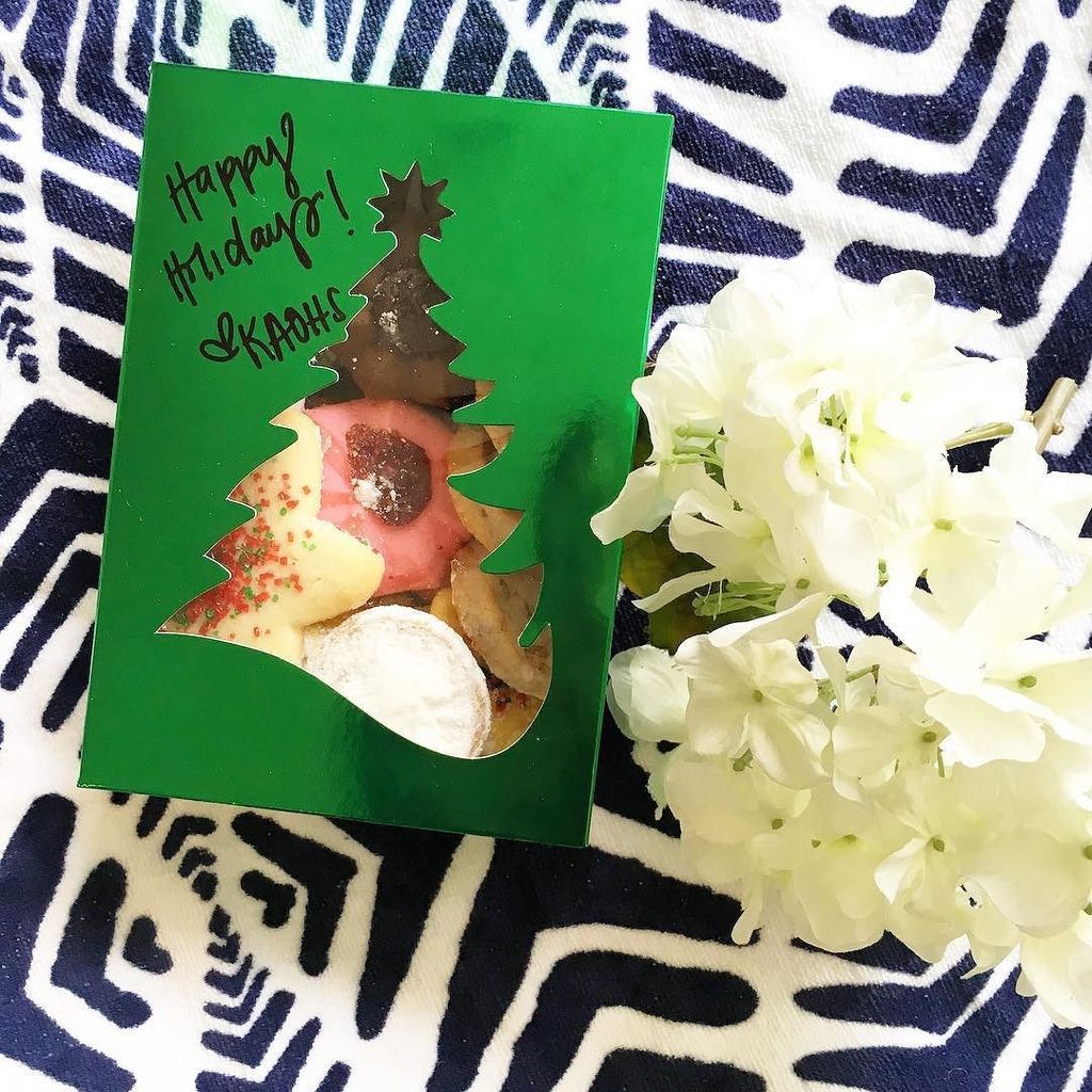 largodrive's tweet photo. Special delivery! 🍪🍪🍪 // thanks @kaohs_swim for the afternoon treats! https://t.co/3fNIPs6sJV https://t.co/e9lJweIkWJ