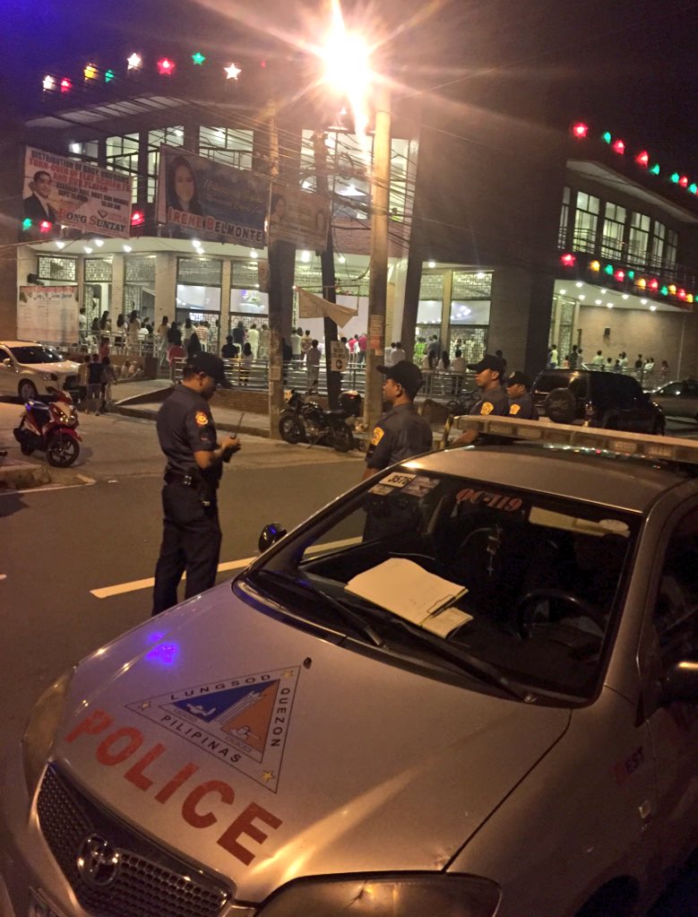 PS11QCPDREACT's tweet image. Galas #patrollers ensures public safety during simbang gabi at Fatima Parish Church, Bgy Don Manuel