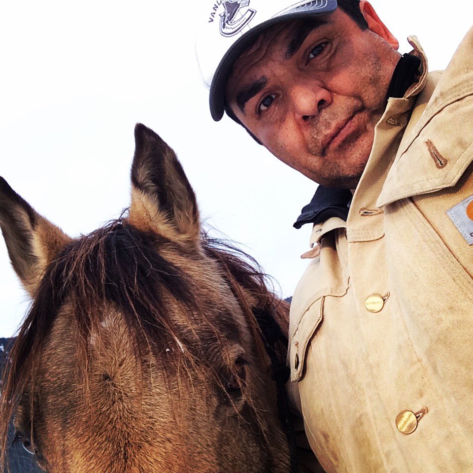 ChiefLeBourdais's tweet photo. #Mooshoo can't take a selfie so I gotta take it for him
#horses #cowboylife #farmlife #countrylife https://t.co/mbCkQz3Lhn