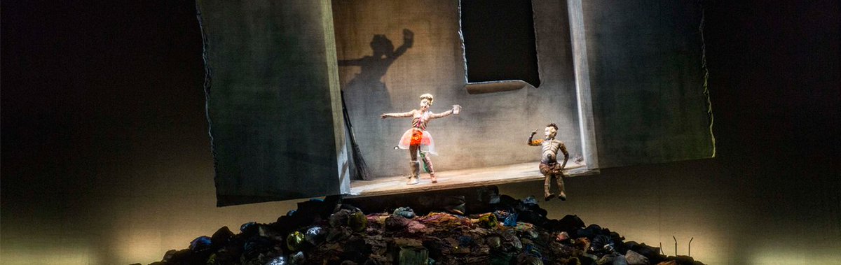 CheckditFFNL's tweet image. #heks, #hongerbuik en een #vuilnishoop.  #HänselundGretel van @DutchNatOpera bevat het. cleeft.nl/muziek/reporta…