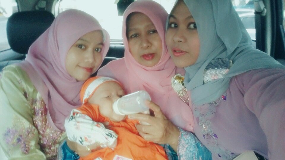 farindaurfah's tweet photo. Bagiku setiap hari adalah hari ibu, sebab darimu ibu, do'a tak berbilang angka pada masing-masing kami. #Ummiku https://t.co/DvUkHG3CRf