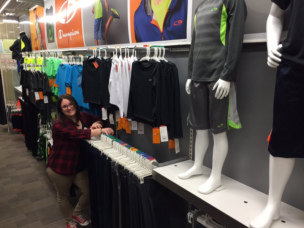 jimmy_0802's tweet photo. Boys C9 wall ready to drive more sales at #2187! Thanks Taylor! @jolly_reba @meganmshaver @shawnavina4 @BNatalUTSA https://t.co/5c0eGPBNGX