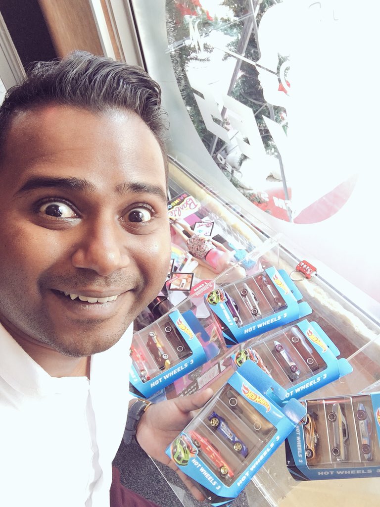 asankasahabandu's tweet photo. My face when I see toys #srilanka #YesMas2015 #Hotwheels @YES101SriLanka https://t.co/Y1pj81Y6rN
