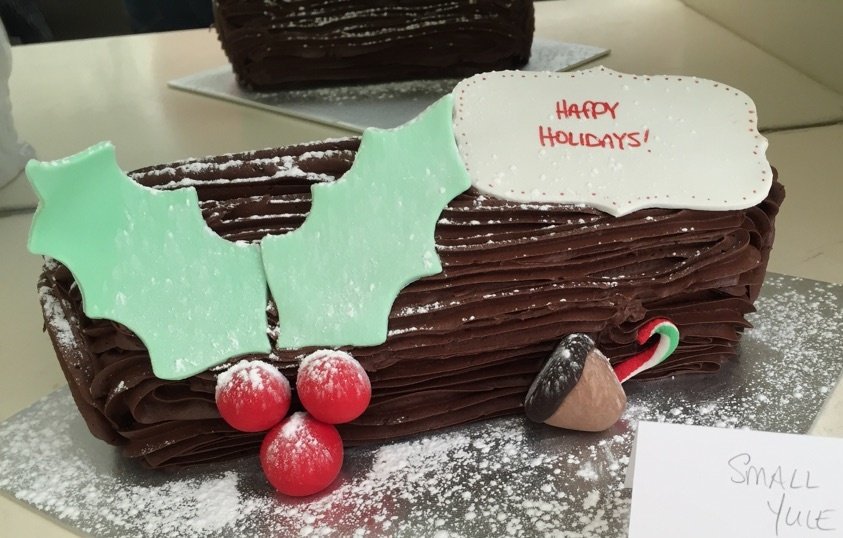 ThimbleCafe's tweet photo. Last day to order one of our delicious Yule Logs! Give us a call to order at 613-843-9889 #nutfree #barrhaveneats https://t.co/bAxnndqFhL