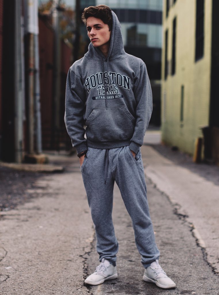 dylandauzat's tweet image. Hoodie Weather 🍂😊