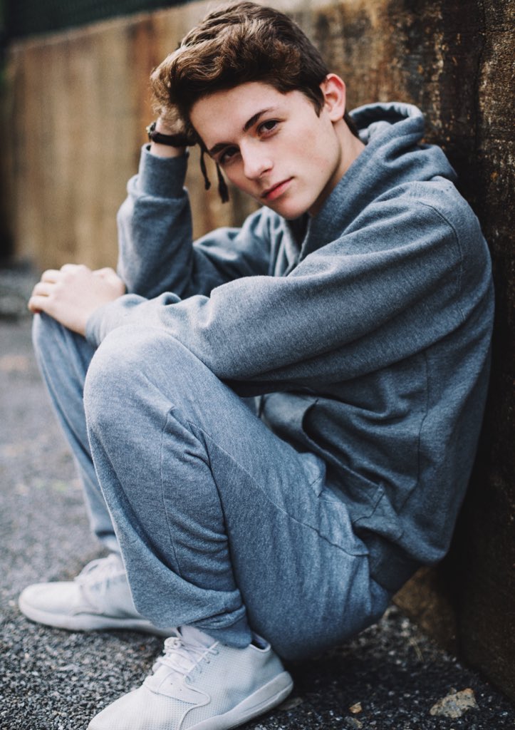 dylandauzat's tweet image. Hoodie Weather 🍂😊
