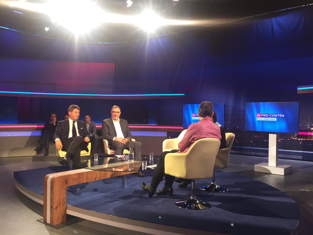 tkateee's tweet photo. Pro/Contra: #Merkel vs. #Orban #Fluechtlingspolitik #puls4 #debate https://t.co/uul7auapsD