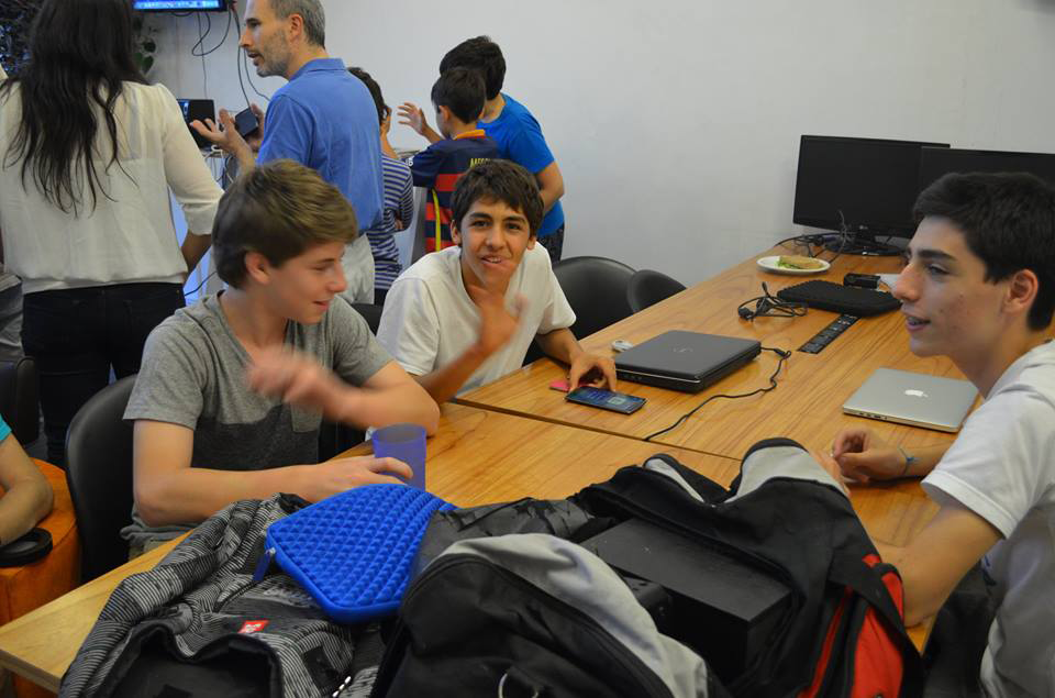 areatres's tweet photo. ¡@creactivis cerró el año en #AreaTresSoho e invitó a los padres de todos los alumnos! https://t.co/oBfcmauvZC. https://t.co/hV0y3yYsFG