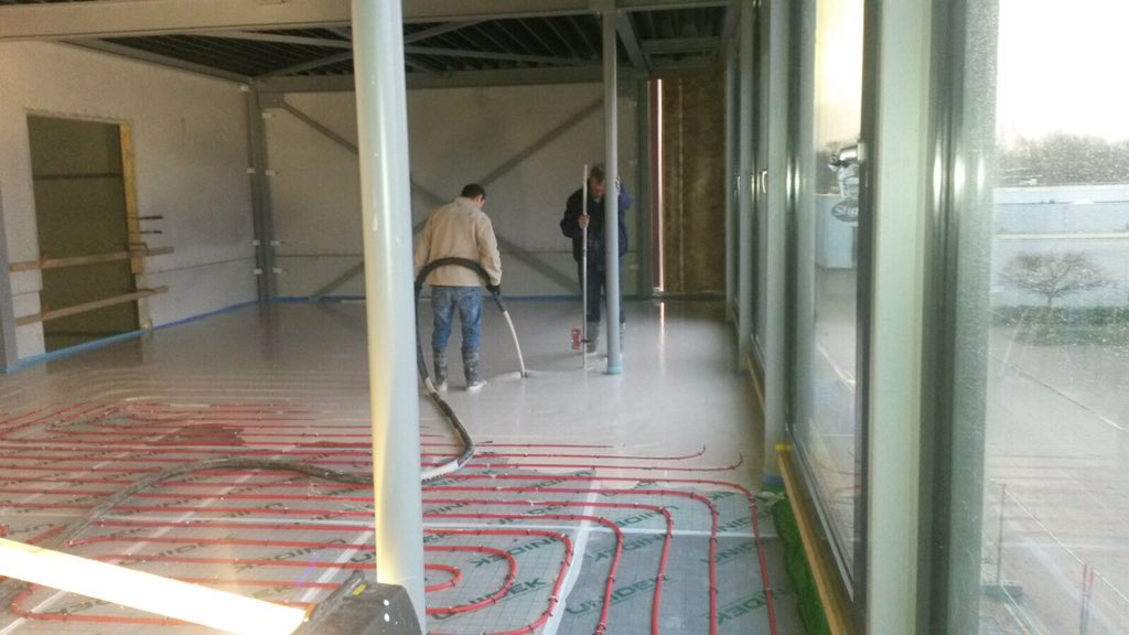 GroothuisJ's tweet image. Vandaag zijn de afwerkvloeren gemaakt in #Hilversum #Larco #trotsoponzejongens @GroothuisBG @WeerdB