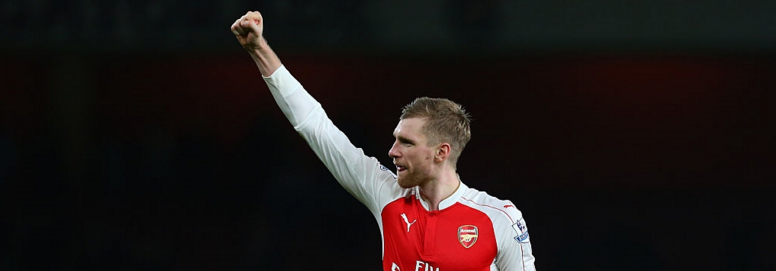 Maxi_Gooner's tweet photo. Compagno Per, da nove in pagella stasera. @mertesacker #Arsenal https://t.co/R1B6q9jsgX