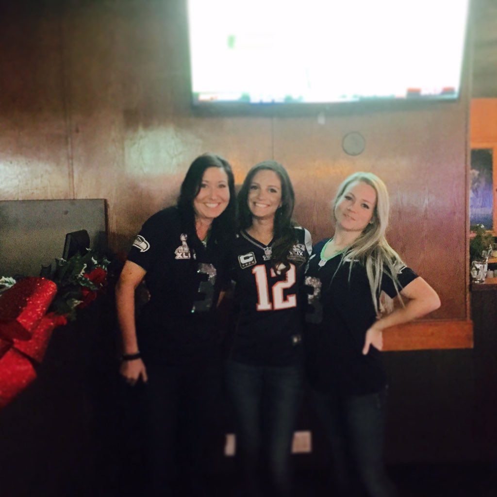 Monday night football ! Pints of WatchmAns $4.75 all night ! Entire menu $7.95!come visit