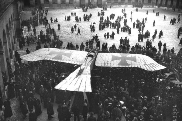 DavidWDoughty's tweet photo. #FirstWW https://t.co/3RUTn0cit5 #WW1 #FWW #WorldWar1 Early #GermanAeroplane #WW1Aviator - https://t.co/3RUTn0cit5 https://t.co/He6mvErlBt