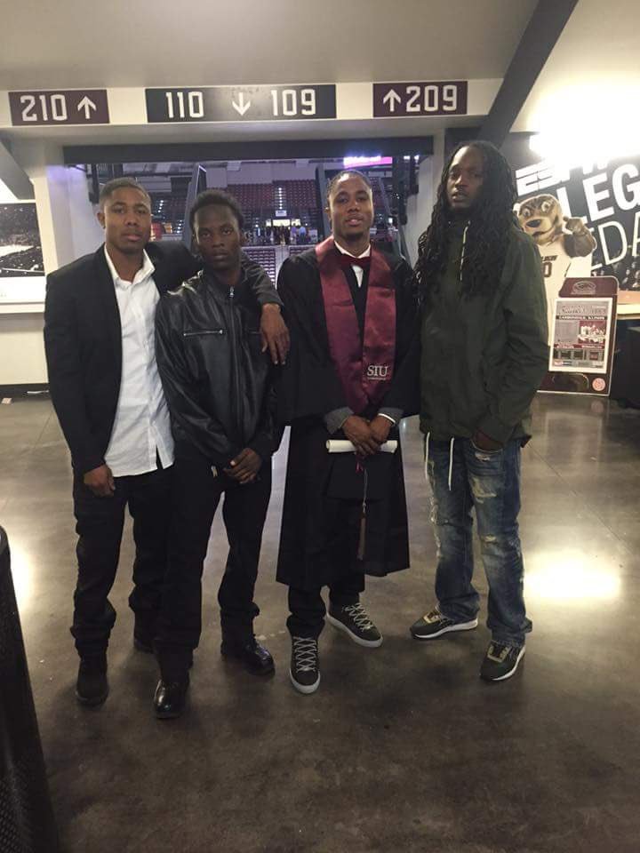 Bryant_johnel's tweet photo. Family #39th🎓👌🏾🌳 https://t.co/7m4WOwsLVx