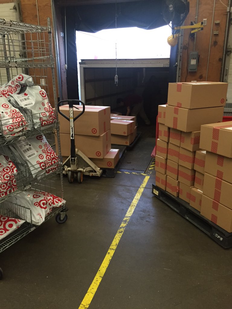 Brooke4Target's tweet image. #T1765 Santa's Workshop in full gear! Packages sent for Christmas delivery! We're coming for you North Pole! #SFS