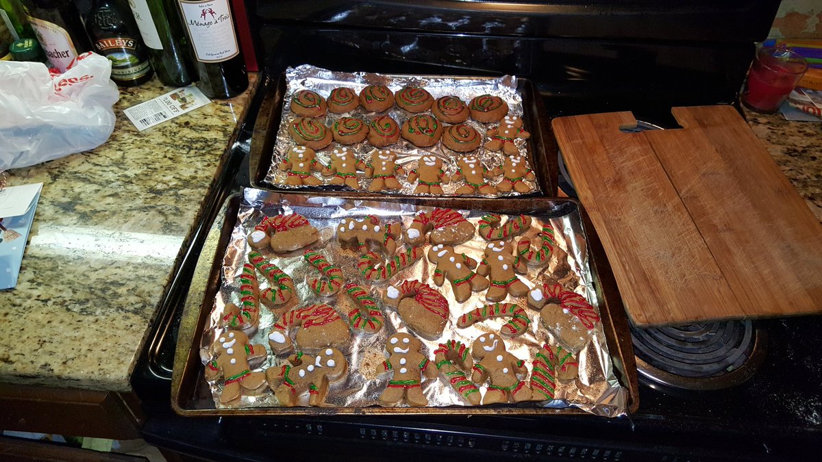KYURTriumphants's tweet photo. Holiday Cookies #MerryChristmas #gingerbread #cookies https://t.co/t4csuUOQvH