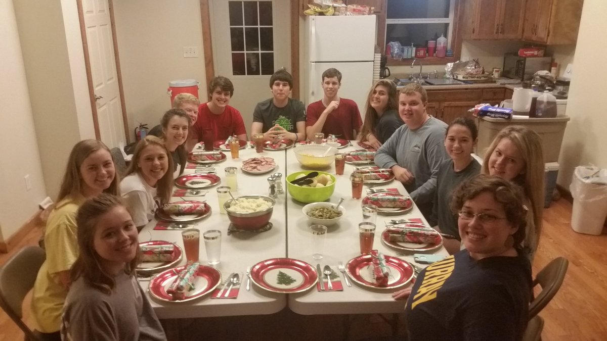 SMBCLouCollege's tweet photo. Christmas Dinner on retreat! https://t.co/wz6Wp7p1RC