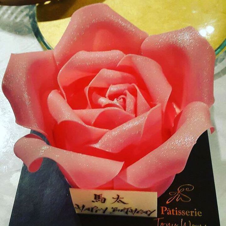 hellomkcom's tweet photo. A beautiful rose birthday cake. Tags #multikingdom #food #foodporn #creative #instafood#ga⦠https://t.co/tdAxYCxXz3 https://t.co/thgeJ0JYEM