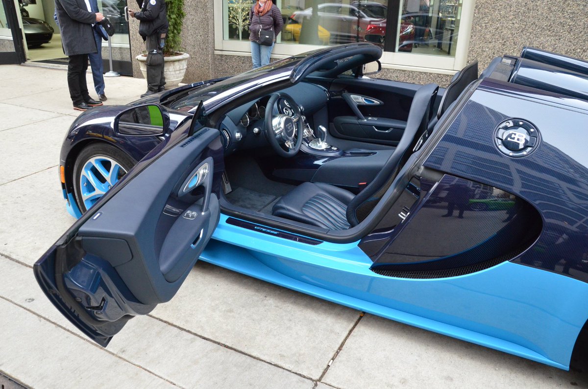 AliMaadelat's tweet photo. Is it bad that I LEGIT want to buy this little guy, solely because it sorta matches my Lambo? 😂 #JustCarThings https://t.co/YCi6Ubjk5B