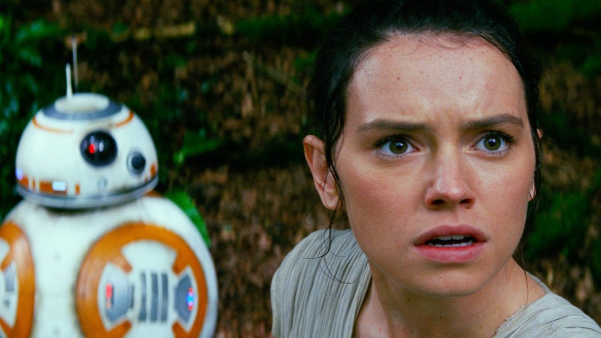 CBCNews's tweet photo. Latest Star Wars movie shatters box office records around the world https://t.co/zeX7Plcq59 https://t.co/loqGbLNPQm