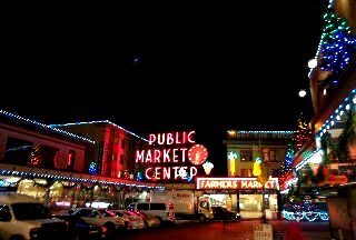 SeattleMaven's tweet photo. No such thing as a bad photo of @pike_place, is there? #holiday https://t.co/fN4O4nNmx9
