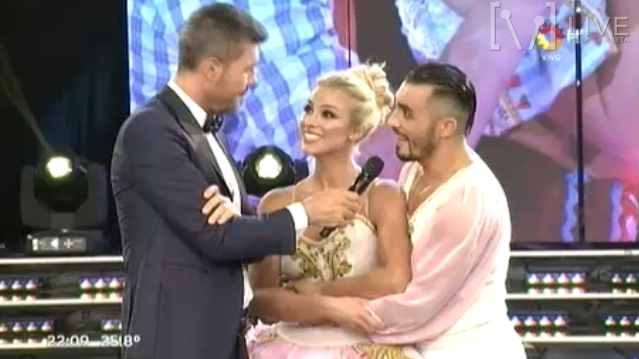 envivo_com's tweet photo. RT Si queres que @ailen_bechara sea la gran Ganadora del #Bailando2015 @ferBertona22 https://t.co/EOqt4cXKsK
