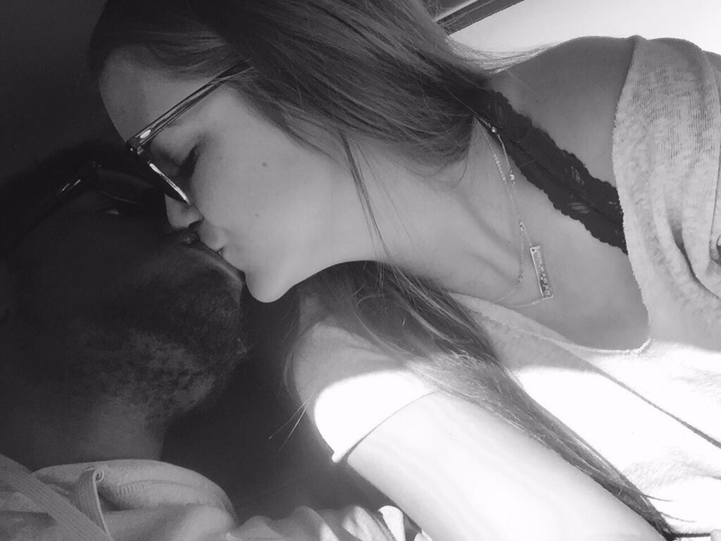 TheInterracial's tweet photo. @mobenne and her boyfriend🐘 https://t.co/CegwHPF61M