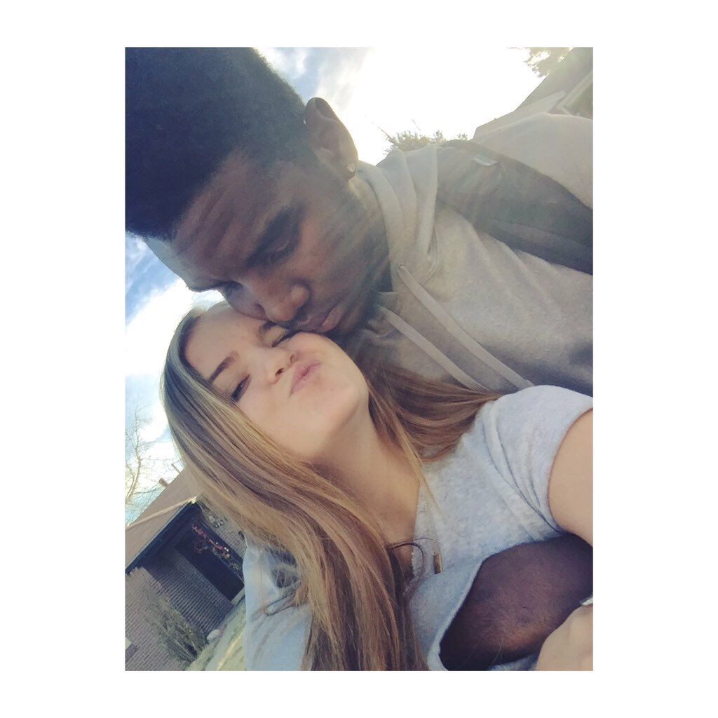 TheInterracial's tweet photo. @mobenne and her boyfriend🐘 https://t.co/CegwHPF61M