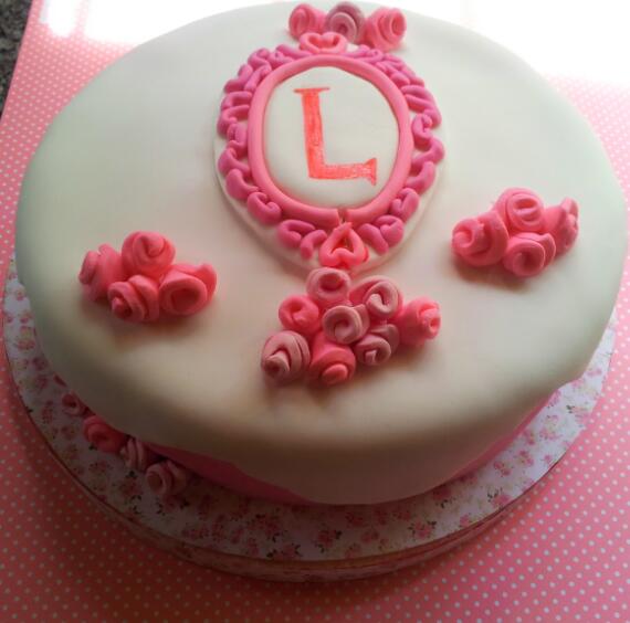 francescotortas's tweet photo. Torta para Lucía! #shabbychic #cake #pastry #pasteleria https://t.co/HmDeMziJCo