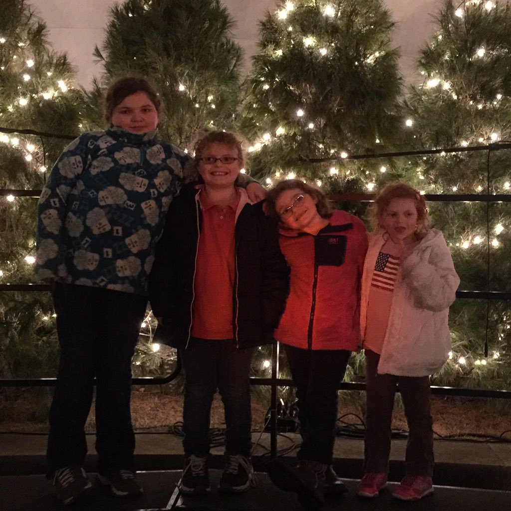 rebekahmary's tweet image. We love Christmas Corner!  #StateAutoChristmas2015 #StateAutoInsurance #StateAutoChristmasCorner #ChristmasCorner