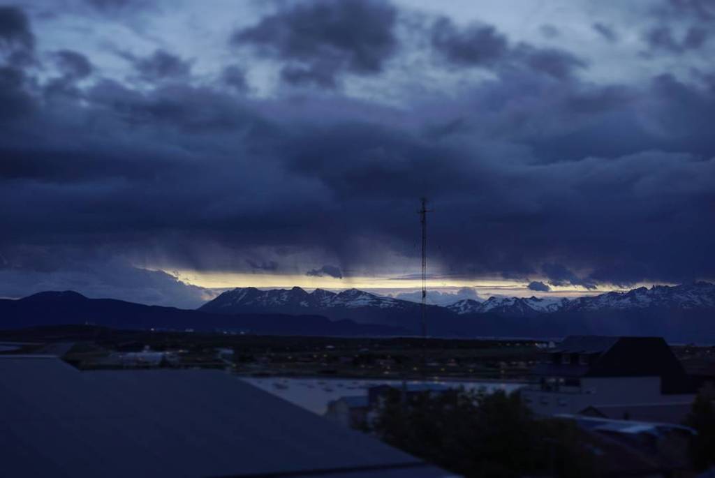 JulioMarquez88's tweet photo. Atardecer en el dรญa mรกs largo #solstice #summer #2230pm #argentina #ushuaia #sunset #visitโฆ https://t.co/KaJov352Fw https://t.co/vAv60JcjGF