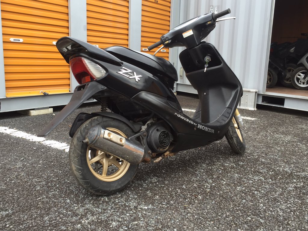 daa29mii14's tweet photo. ZX回します
不具合なし エアクリーナー新品 バッテリー充電済み セルでエンジンかかります！
外装内装磨いたので共に綺麗です！
5万です！
もし気になる方いたら連絡ください(^ ^) https://t.co/r04d9sVurc