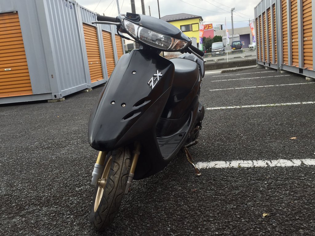 daa29mii14's tweet photo. ZX回します
不具合なし エアクリーナー新品 バッテリー充電済み セルでエンジンかかります！
外装内装磨いたので共に綺麗です！
5万です！
もし気になる方いたら連絡ください(^ ^) https://t.co/r04d9sVurc