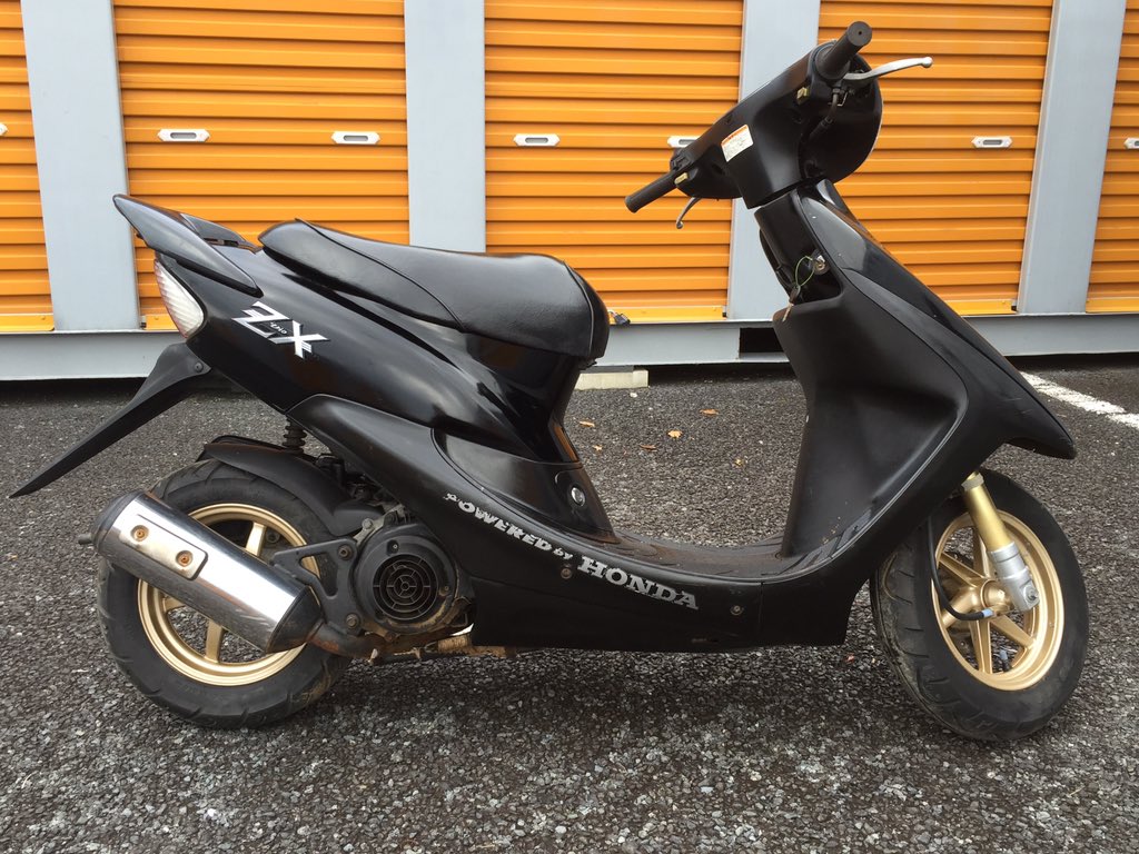 daa29mii14's tweet photo. ZX回します
不具合なし エアクリーナー新品 バッテリー充電済み セルでエンジンかかります！
外装内装磨いたので共に綺麗です！
5万です！
もし気になる方いたら連絡ください(^ ^) https://t.co/r04d9sVurc