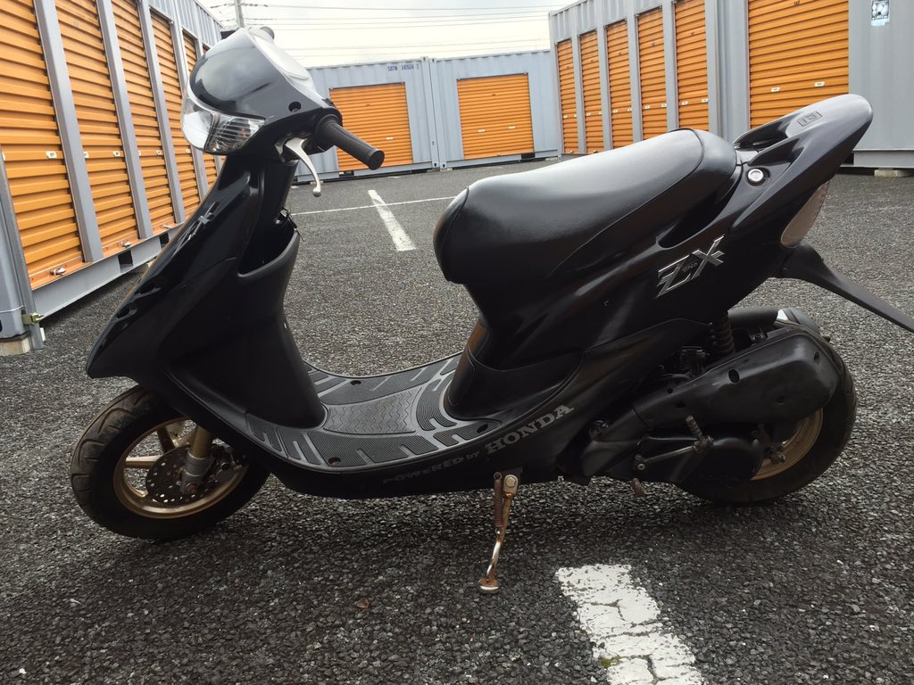 daa29mii14's tweet photo. ZX回します
不具合なし エアクリーナー新品 バッテリー充電済み セルでエンジンかかります！
外装内装磨いたので共に綺麗です！
5万です！
もし気になる方いたら連絡ください(^ ^) https://t.co/r04d9sVurc