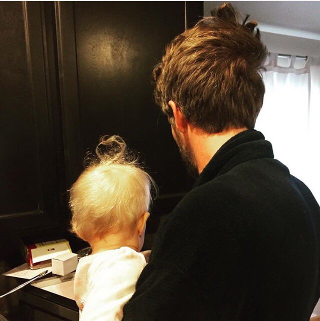 We both rock the bed head look 😂