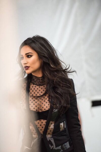 shaymitchnyc's tweet image. More BTS photos from the #PLLPoster shoot. #PrettyLittleLiars @shaymitch @SleepintheGardn