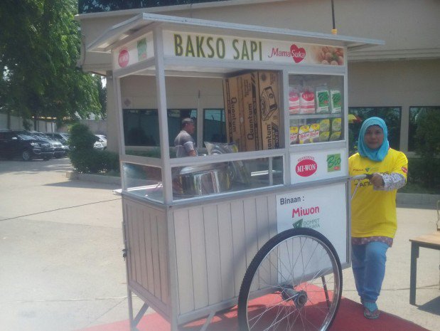 Sari, Sang Ibu Tangguh, Berjualan Bakso Demi Membantu Suami dompetdhuafa.org/post/detail/16…