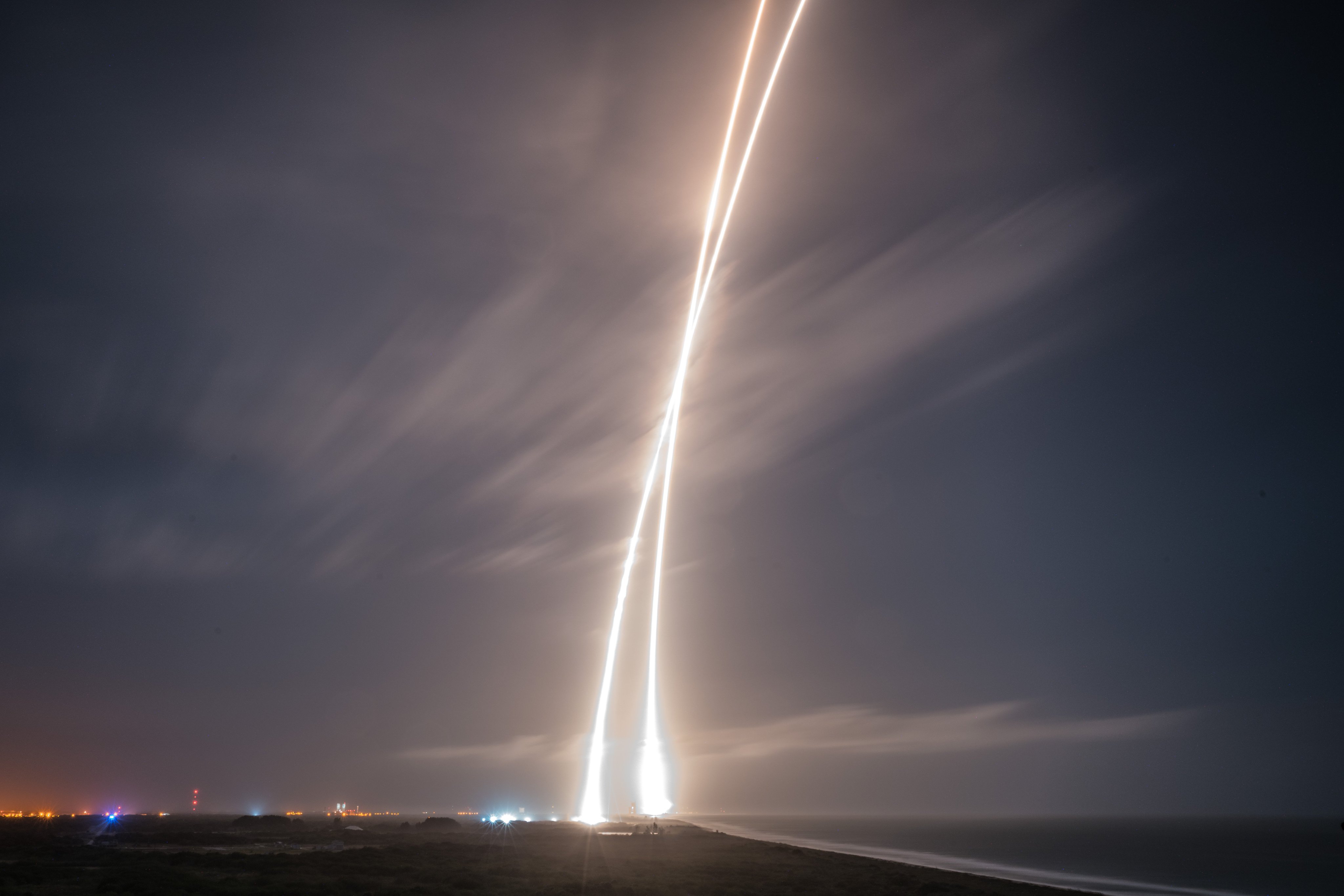 Thông tin về chuyến phóng và hạ cánh của SpaceX trên Twitter (SpaceX Launch and Landing Updates on Twitter): Bạn đam mê khoa học công nghệ, đặc biệt là các chuyến phóng tên lửa của SpaceX? Tìm kiếm thông tin về các chuyến phóng và hạ cánh của SpaceX ngay trên Twitter! Những thông tin nhanh chóng và chính xác sẽ giúp bạn cập nhật tất cả những gì đang diễn ra trong lĩnh vực này.