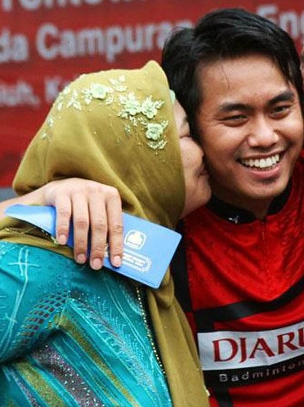 GWirjawan's tweet photo. "Engkau adalah busur-busur tempat anak-anakmu menjadi anak-anak panah yang hidup diluncurkan." #proudmothers https://t.co/XPNbbBEJPC