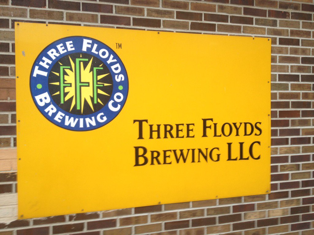 Lorax5683's tweet photo. Awesome to stop by @3Flloyds even just to get some to-go brews. Gotta go back when I have time to sit at the bar... https://t.co/aakBy2aQ9B