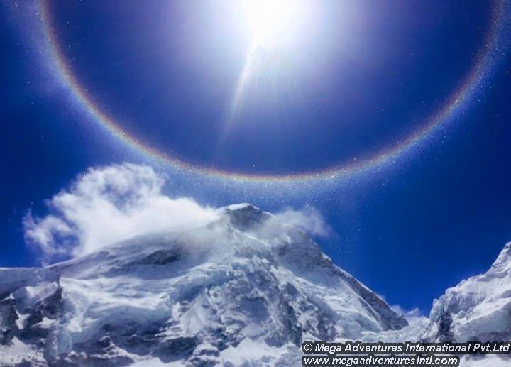 MegaAdventures's tweet photo. #PictureOfTheDay #SunHalo #SunDog #EeverestBase #Trekking #MegaAdventures #Neapl: https://t.co/FZP9SdHvIK https://t.co/OmFOnLeWlq