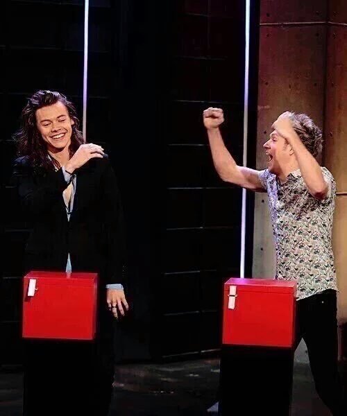 1DAllNotes_'s tweet photo. Recuerdan cuando no queria el tatuaje y Harry nos salvo!
#VideoMTV2015 One Direction 
#WeAreAllNiall https://t.co/OAKLtmeQ0w