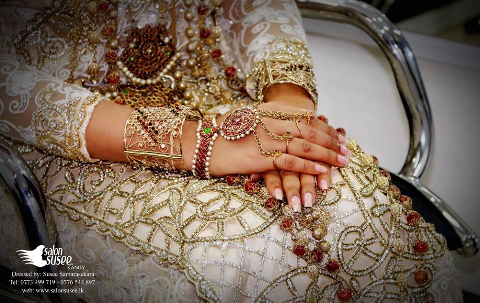 SalonSuseeKandy's tweet photo. #Bride #collective  #bridesmaids #nail #art #design #flowers #crown  #hair #dress #salon #susee #kandy #srilanka https://t.co/spHDwn8L0T
