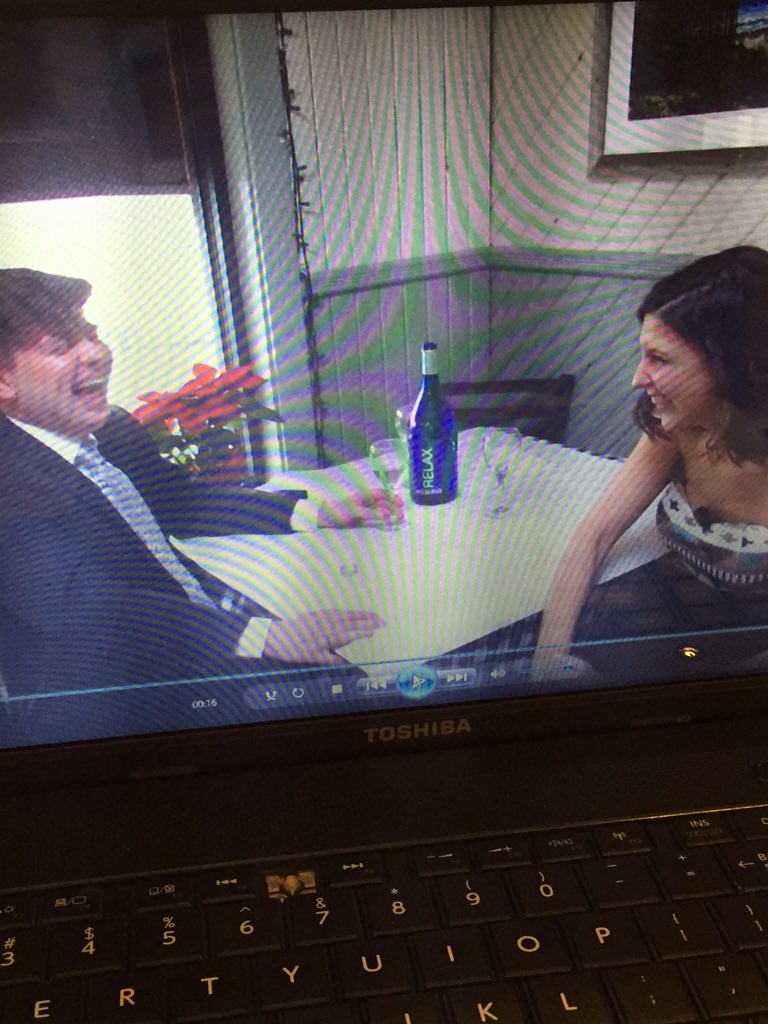 Hashtag_hater5's tweet image. Re watching some on set giggles 💛 #behindthescenes #Oprah #WebSeries #theaterworld