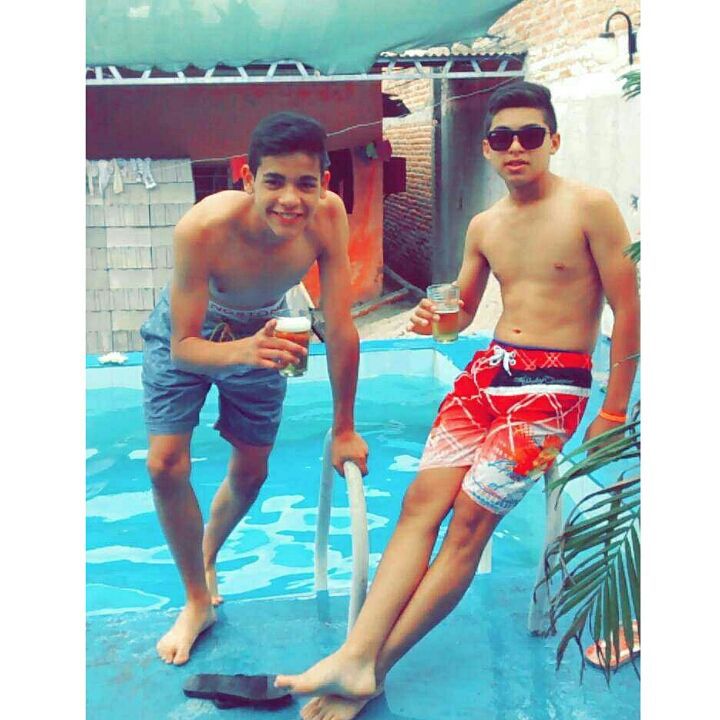 lucas_vega21615's tweet photo. #borrachos #chechar https://t.co/wkG1bOl0e4